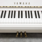 Valge Yamaha klaver