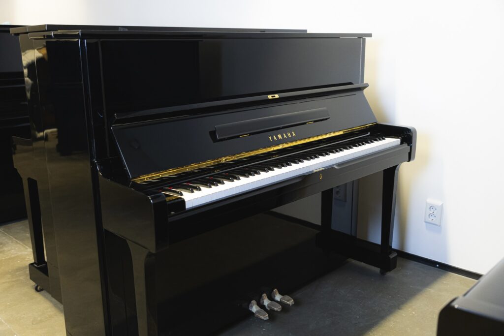 yamaha pianiino U1